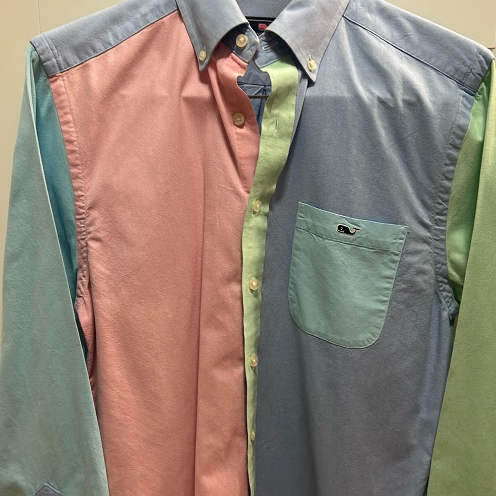 Men’s medium pastel color block Vineyard Vines shirt in LIKE NEW condition!